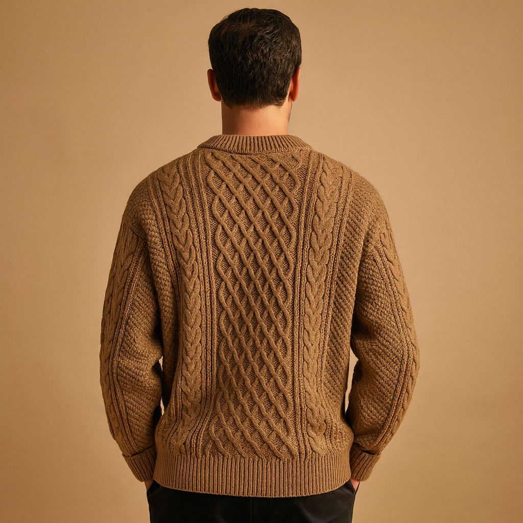 Men’s warm knitted sweater with relaxed fit and round neckline, perfect for casual autumn and winter outfits.