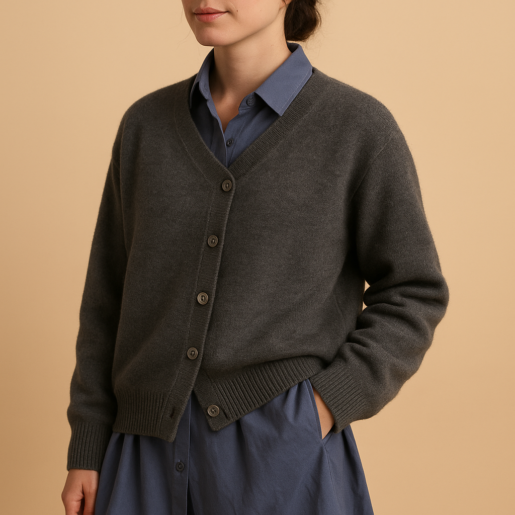 Women's warm wool-look knit sweater with a soft, non-itchy texture and classic relaxed fit, ideal for casual walks and cozy everyday wear.