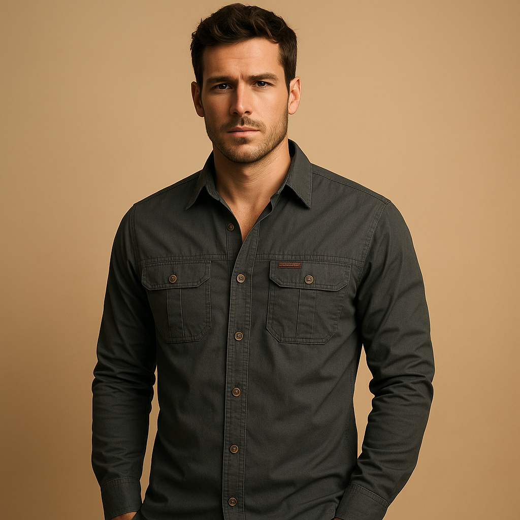 Men’s cargo cotton shirt with chest pockets and relaxed fit, perfect for casual wear and outdoor activities.