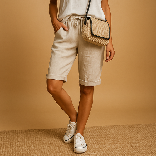 Women’s casual capri pants with relaxed fit, elastic waist and drawstring, rolled-up hem. Airy and stylish for spring and summer outfits.