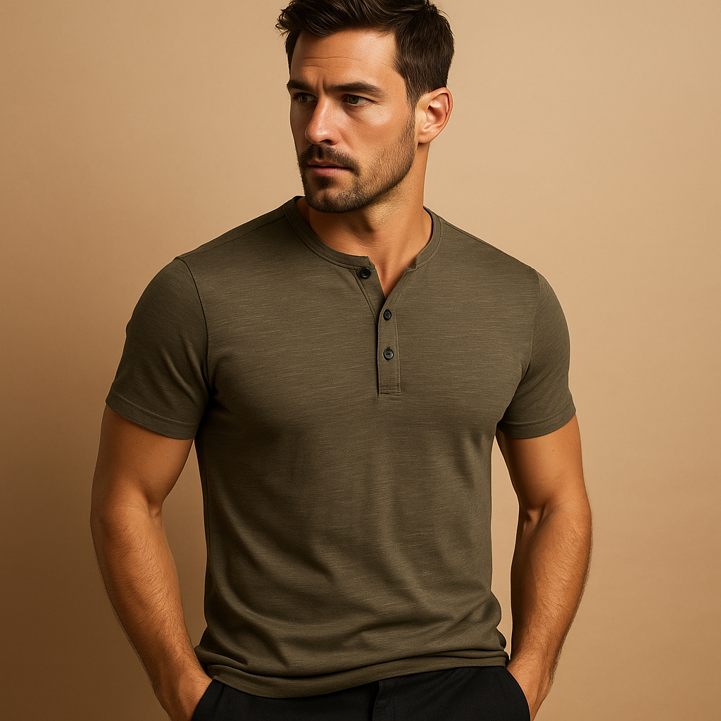 Men’s casual cotton t-shirt with regular fit, short sleeves, and classic crew neck, available in versatile colors for daily comfort.