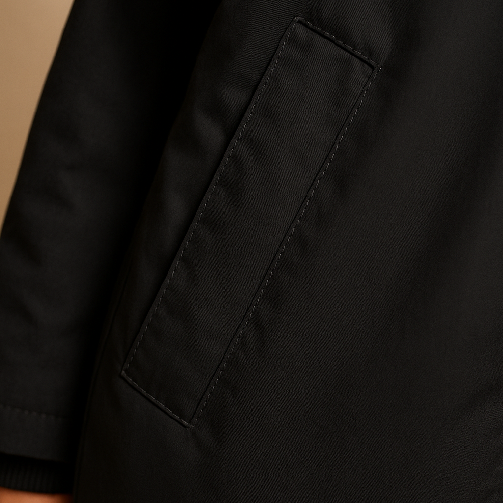 Lightweight summer bomber jacket for women with zipper and side pockets, ideal for casual looks and cooler summer days.