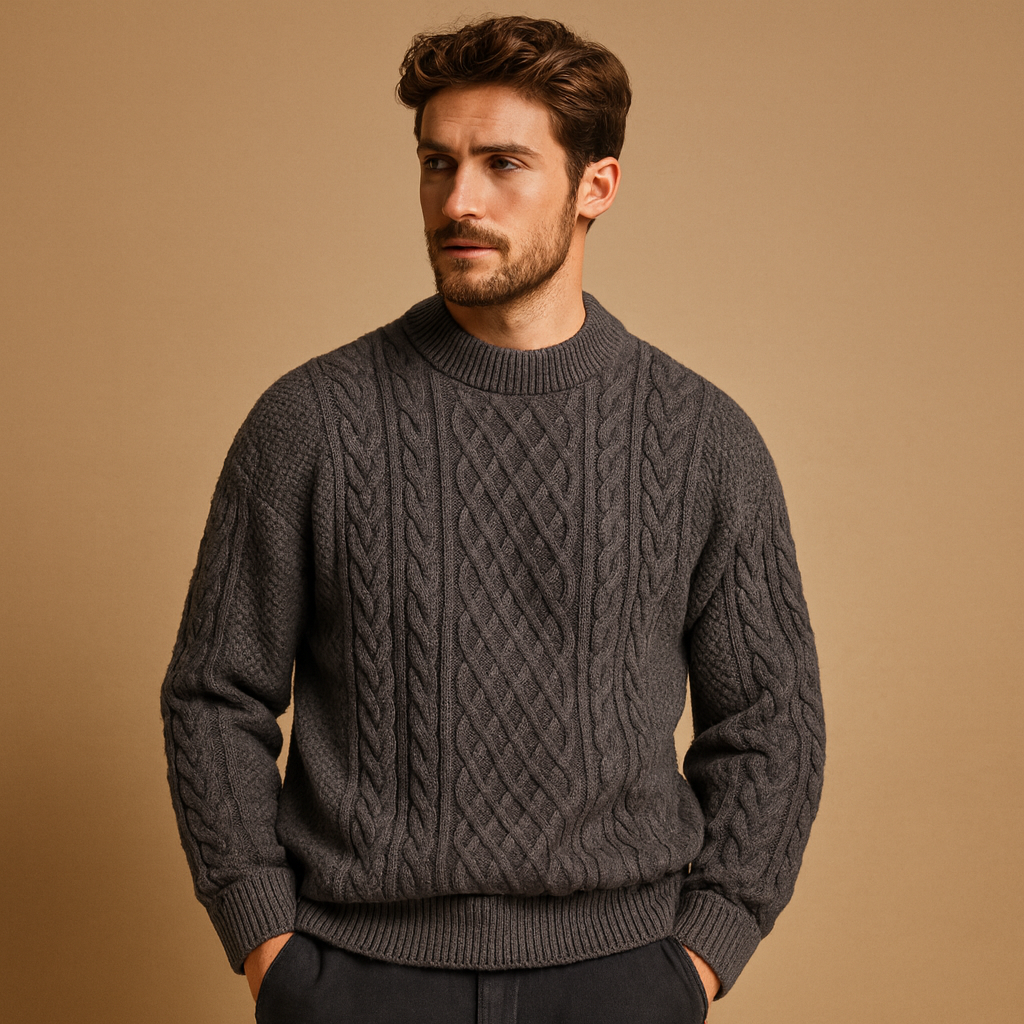 Men’s warm knitted sweater with relaxed fit and round neckline, perfect for casual autumn and winter outfits.